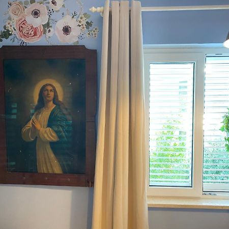 Blue Room And Private Bathroom ซัฟทัท ภายนอก รูปภาพ