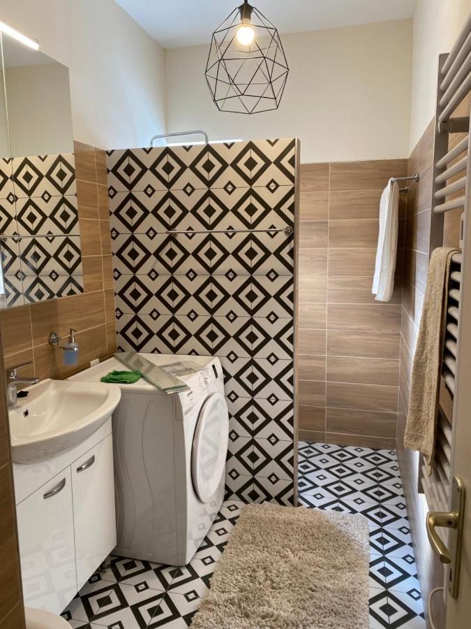 Blue Room And Private Bathroom ซัฟทัท ภายนอก รูปภาพ