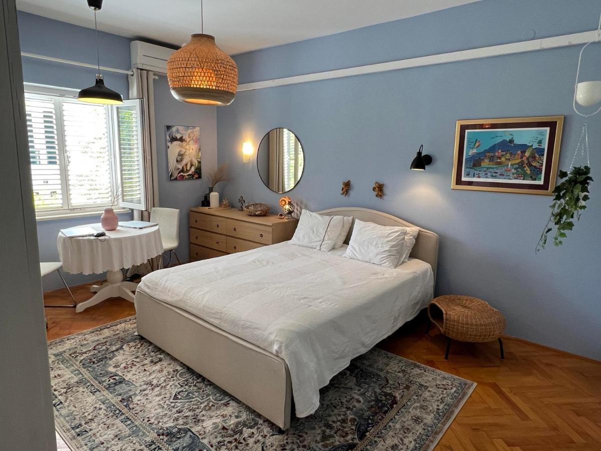 Blue Room And Private Bathroom ซัฟทัท ภายนอก รูปภาพ